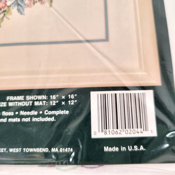 Elsa Williams Heartfelt Wreath Counted Cross-Stitch Kit Floss Needle Instruction - Picture 14 of 16